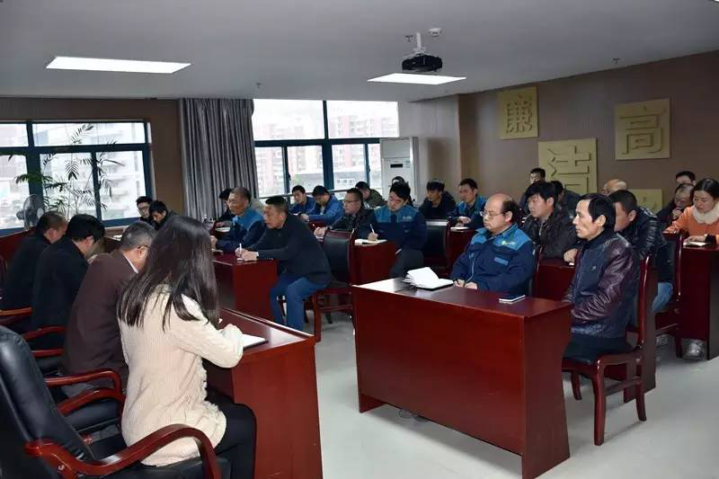 集團(tuán)組織學(xué)習(xí)省紀(jì)委“一通報(bào)一評(píng)論”的通知》等文件精神